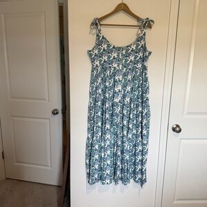 kate quinn Blue and White Floral Tie-Shoulder Maxi Dress